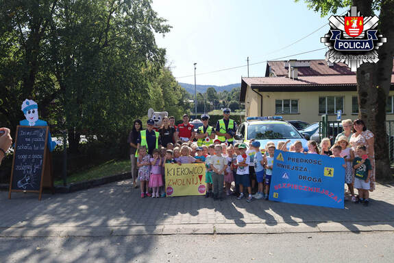 Policja wspiera akcję bezpieczeństwa przy szkołach w Lachowicach