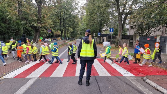 Policjanci i uczniowie przemaszerowali ulicami Krakowa dla bezpieczeństwa