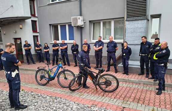 Policjanci z Dąbrowy Tarnowskiej uczyli się o rowerach i hulajnogach elektrycznych