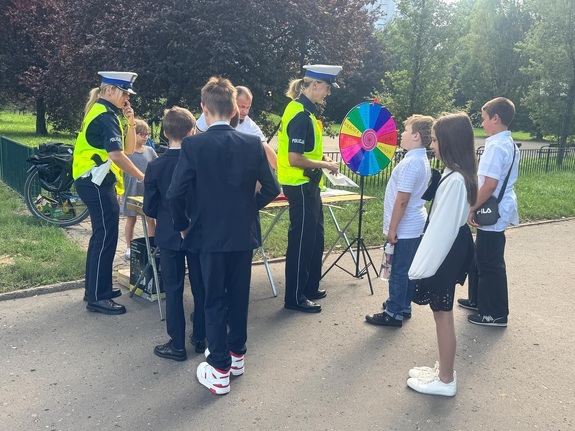 Policjanci z drogówki rozpoczęli akcję "Bezpieczna Droga do Szkoły"