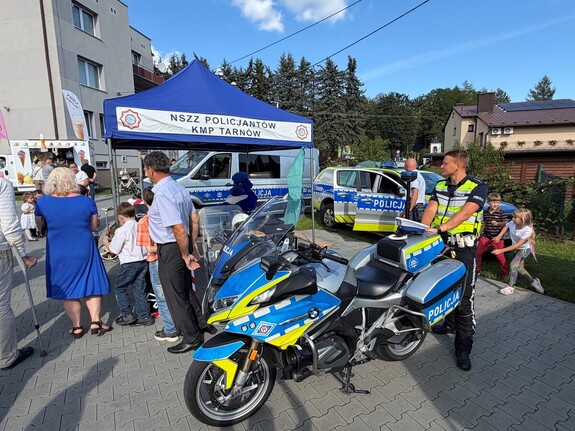 Policjanci z Tarnowa na Festiwalu Kultury Pogórzańskiej w Ryglicach