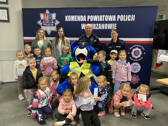 Przedszkolaki z Olszyn poznały pracę policjantów w Chrzanowie