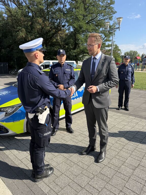 Tarnowska policja drogowa ma nowy radiowóz. Toyota od razu wyjazd na ulice