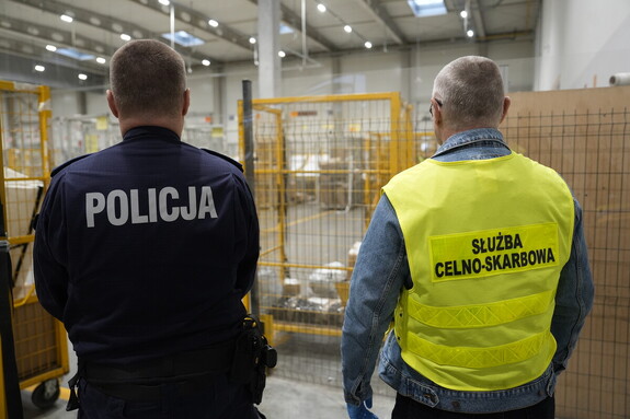 Wspólna operacja policji i KAS. Setki gramów narkotyków i nielegalne wyroby tytoniowe