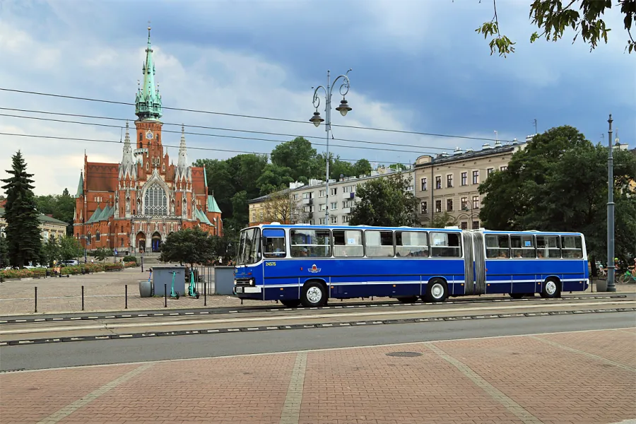 Wyjątkowy weekend z historycznymi tramwajami i autobusami. Konkurs dla pasażerów!