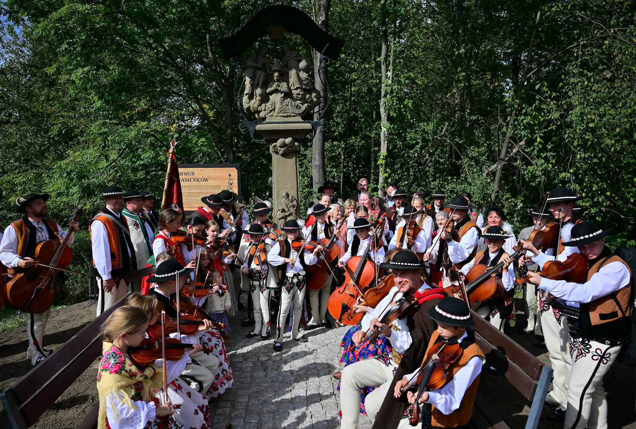Zakopane świętuje historię. Otwarto Skwer Rodu Gąsieniców
