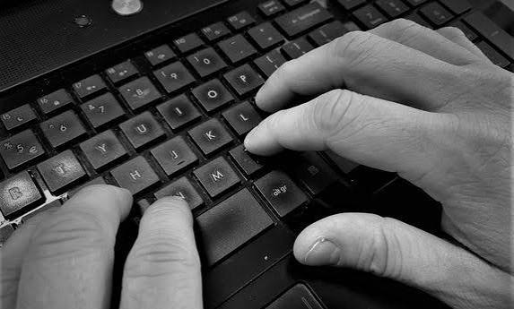 11-letnia uczennica publikowała groźby szkoły. Policja szybko ją namierzyła