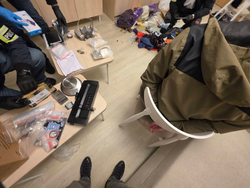 23-latek obraca narkotykami przez paczkomaty. Policja zabezpieczyła 7,5 kg środków