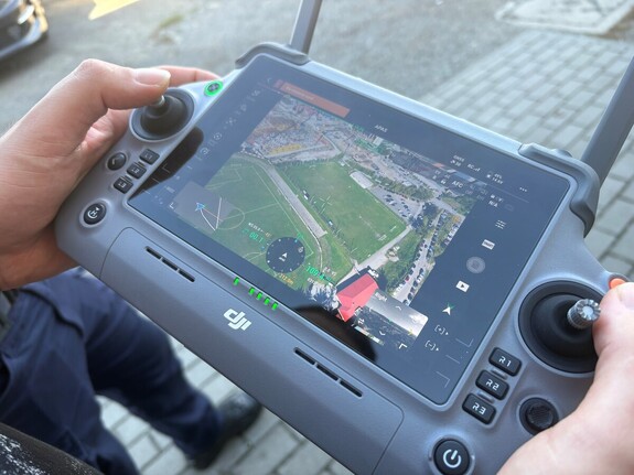 Dron policji wyłapał kibiców z pirotechniką na derbach Tarnowa