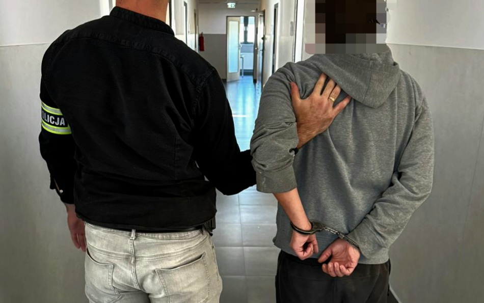 Dwóch poszukiwanych zatrzymanych w Wadowicach. Jeden miał narkotyki
