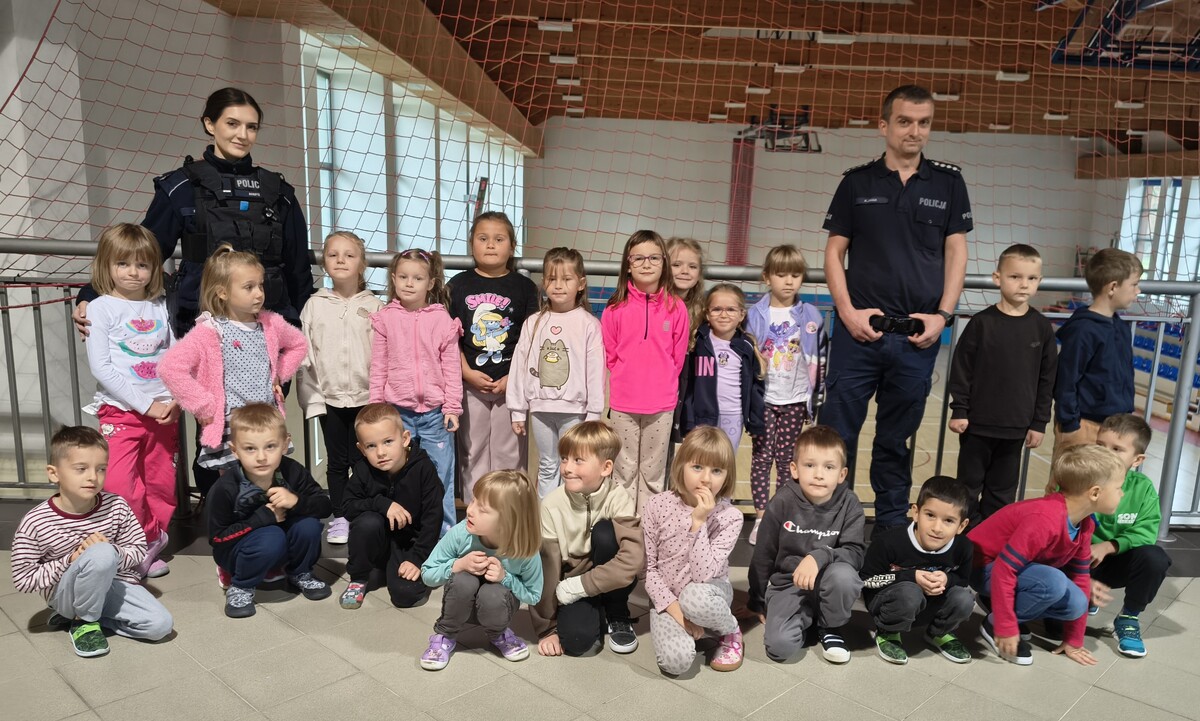 Dzielnicowy z Czarnego Dunajca spotkał się z uczniami w Cichem. Rozmowy o bezpieczeństwie