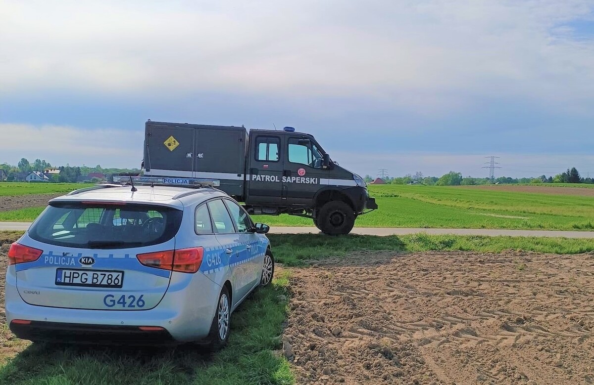 Grzybiarz znalazł pocisk z II wojny. Policjanci przez dobę strzegli niebezpiecznego znaleziska