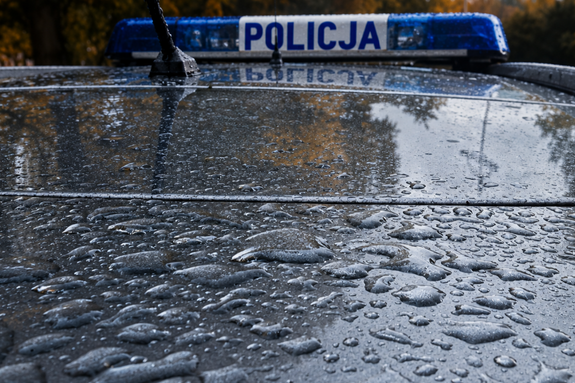 Jesień na drogach. Policja apeluje o ostrożność podczas opadów i mgły