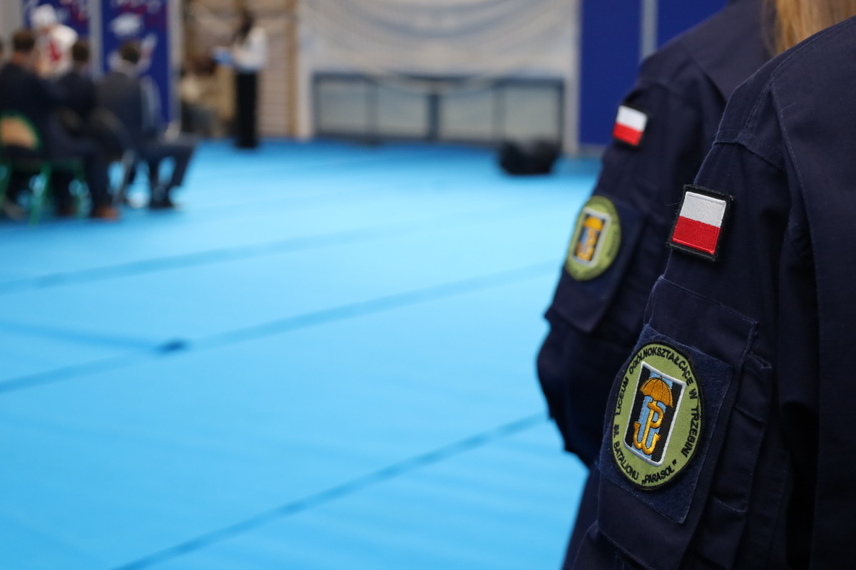 Komendant Policji w Chrzanowie na uroczystościach w trzebińskim liceum
