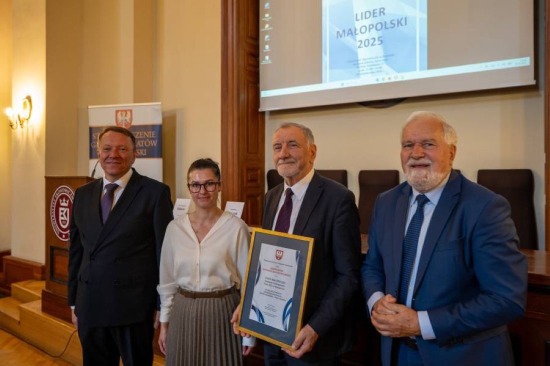 Lider Małopolski 2025. Województwo nagrodzono za nowe wozy strażackie