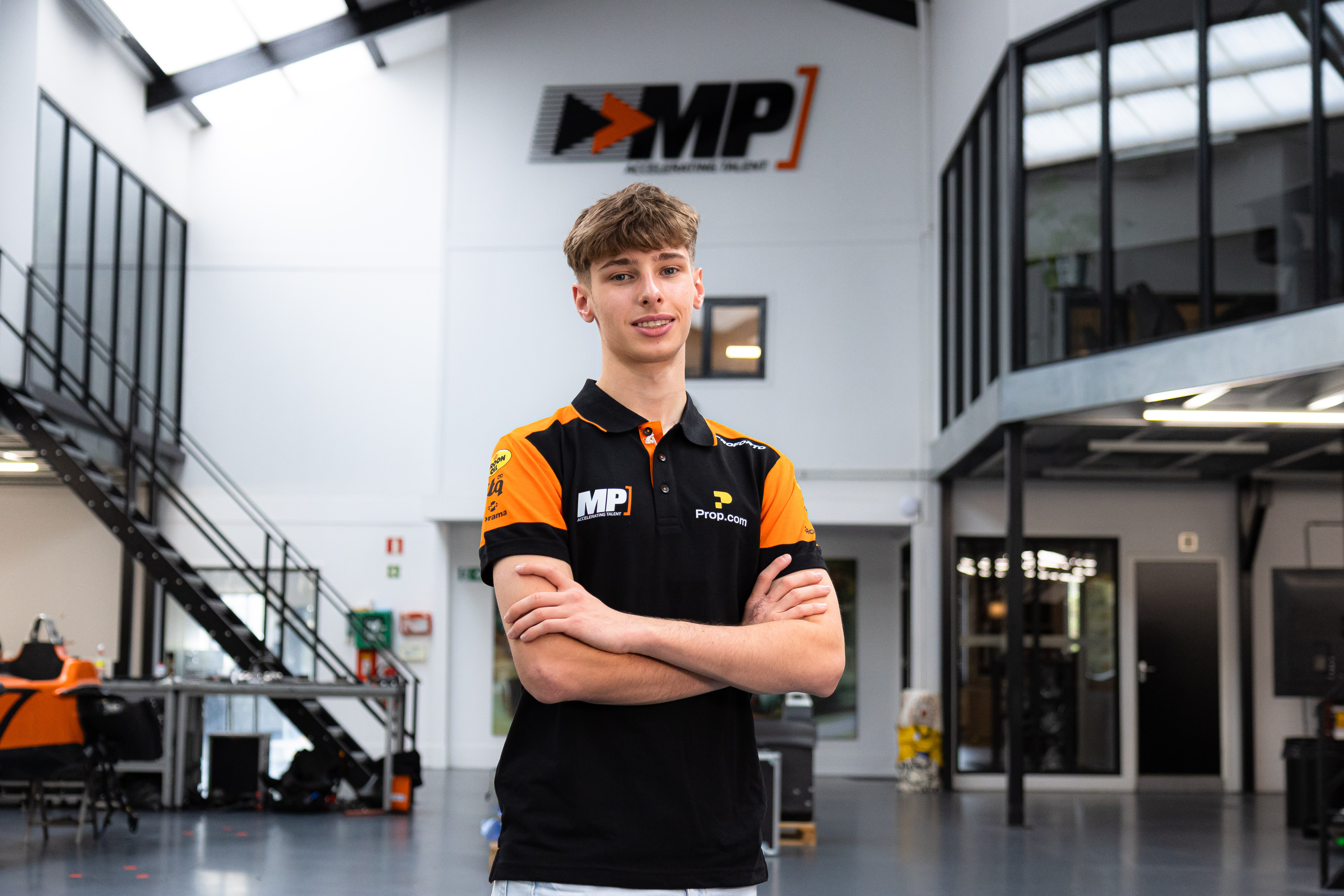 Maciej Gładysz wraca do MP Motorsport. Polski kierowca pojedzie w FIA F3
