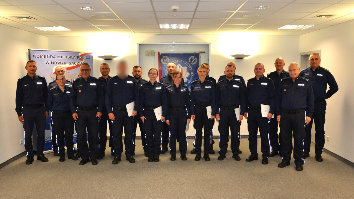 Nowi aspiranci Policji odebrali akty mianowania w Nowym Sączu