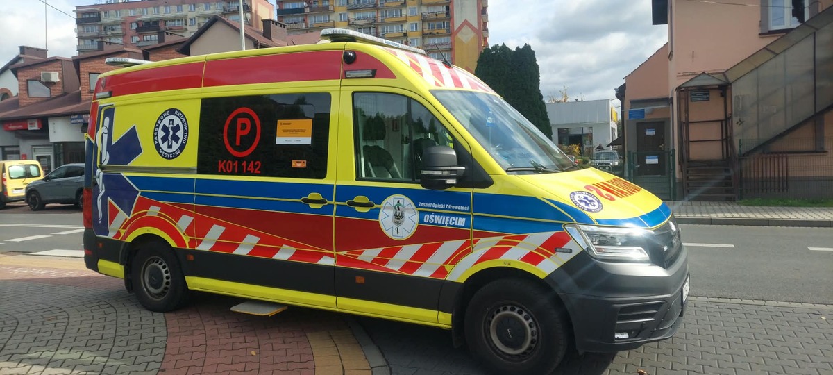 Oświęcim. Dzielnicowy i pielęgniarka uratowali mężczyznę w ataku epilepsji
