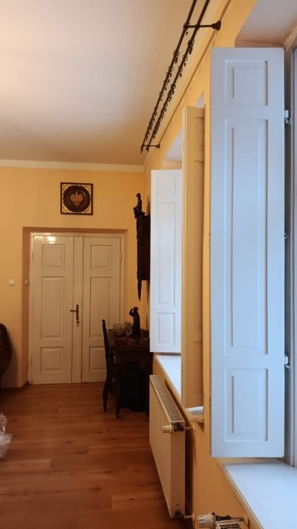 Plebania przy kościele w Smardzowicach odrestaurowana. Wymieniono okna i drzwi