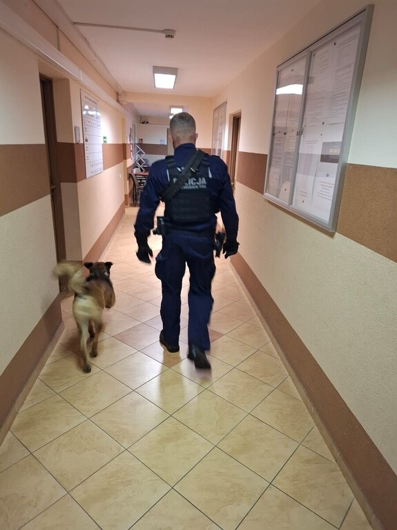 Policja przeszkoliła pracowników Wojskowego Centrum Rekrutacji w Nowym Targu