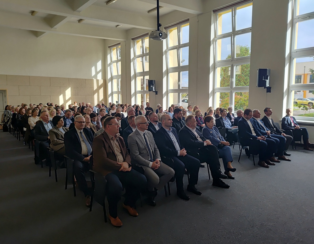 Policja, samorządy i szkoły wspólnie o bezpieczeństwie uczniów
