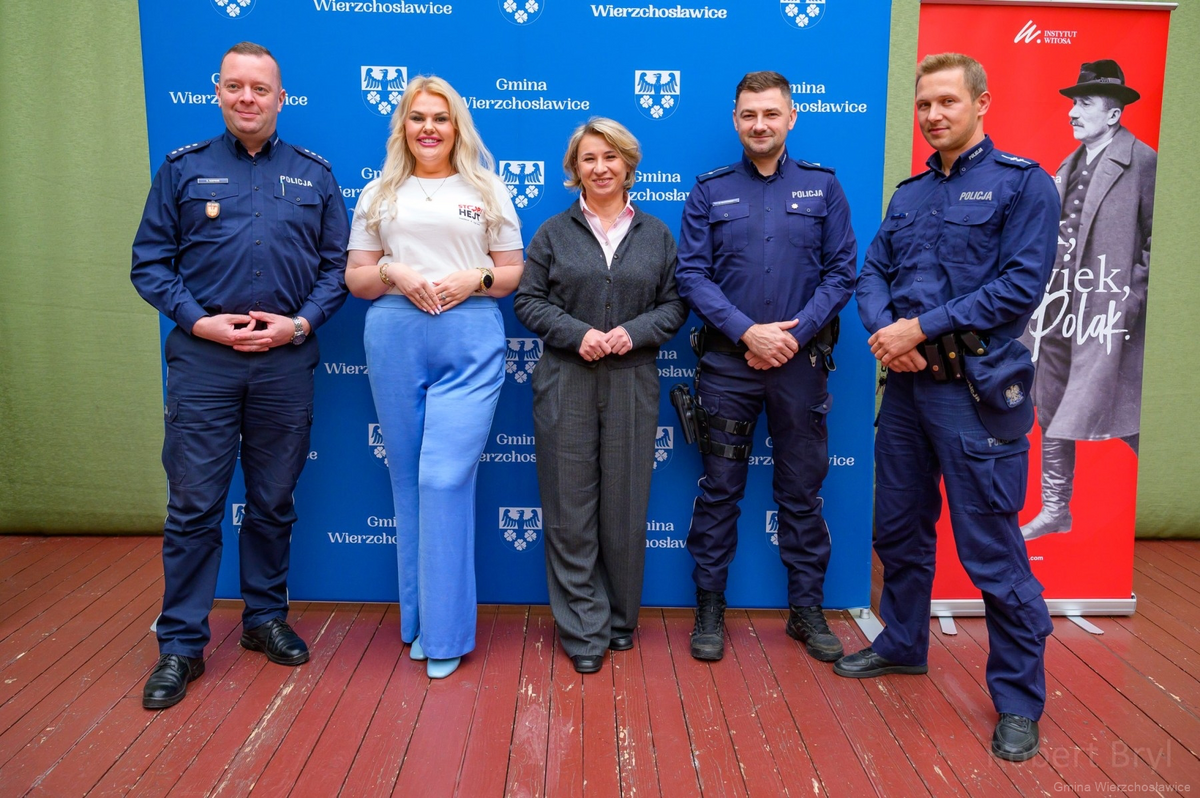 Policja uczy młodzież, jak walczyć z hejtem w internecie