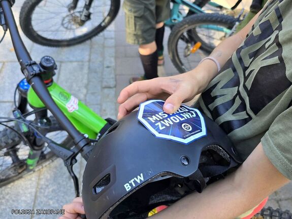 Policja w Zakopanem walczy z niebezpiecznym zachowaniem rowerzystów i użytkowników hulajnóg