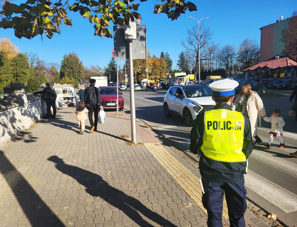 Policja wzmacnia bezpieczeństwo na Sądecczyźnie przed Wszystkimi Świętymi