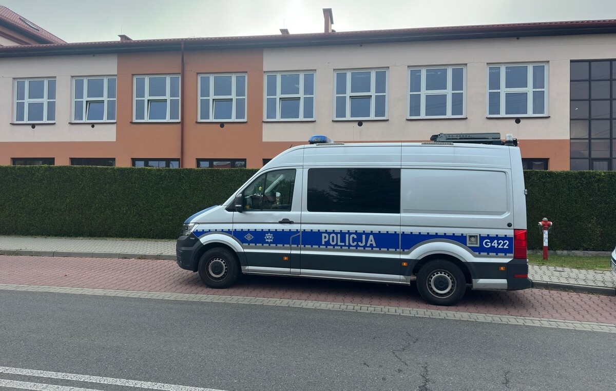 Policja wzmacnia bezpieczeństwo w szkołach powiatu oświęcimskiego