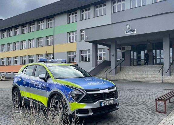 Policja wzmacnia ochronę szkół. Apel o czujność i weryfikację informacji