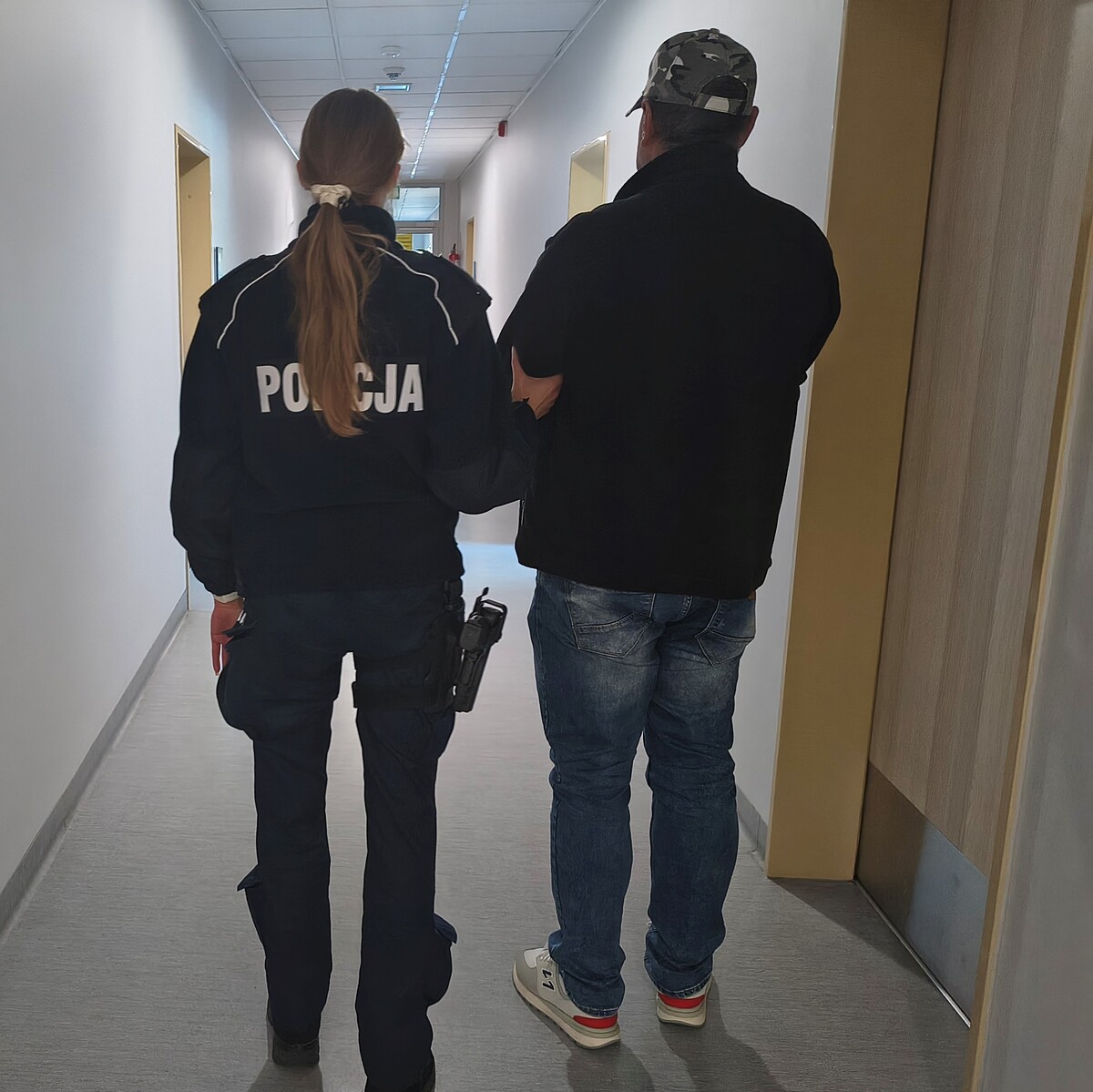 Policja z Miechowa zatrzymała trzech poszukiwanych przestępców