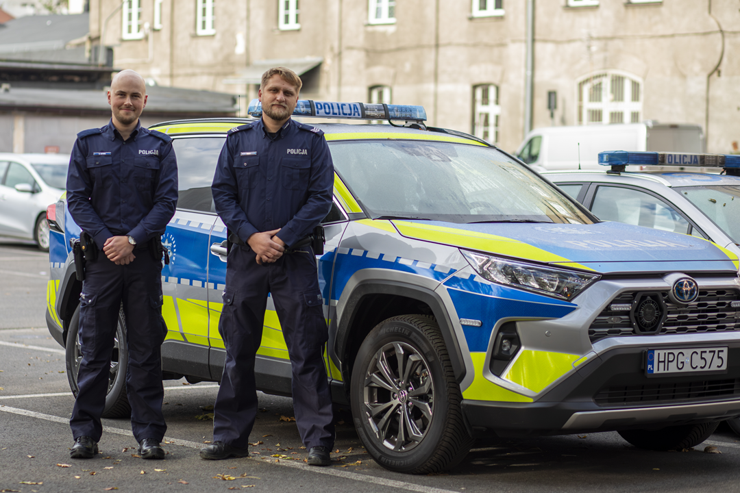Policjanci i strażacy ewakuowali 38 osób z płonącego szpitala na Krakowskim Przedmieściu