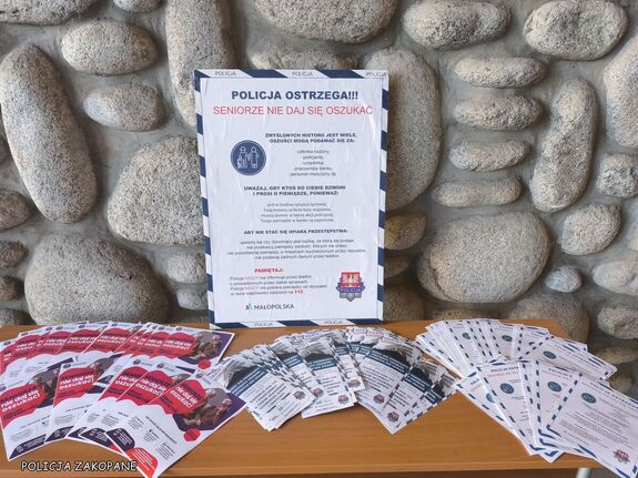 Policjanci ostrzegają seniorów przed oszustami. Spotkanie w Bukowinie Tatrzańskiej