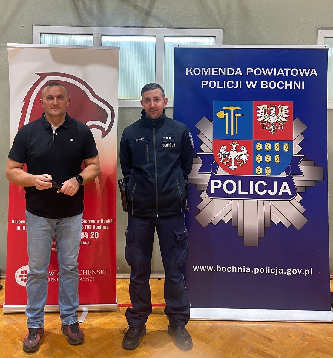 Policjanci rozmawiają z uczniami o hejcie, cyberprzemocy i bezpieczeństwie