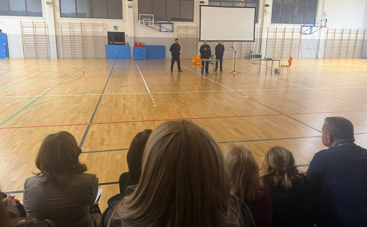 Policjanci z Bochni szkoleń o bezpieczeństwie dla nauczycieli i uczniów