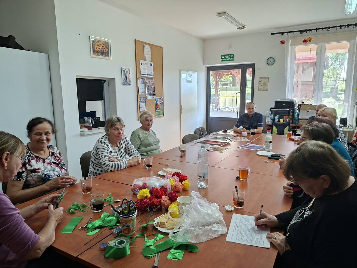 Policjanci z Gorlic edukują seniorów. Przestrzegają przed oszustwami