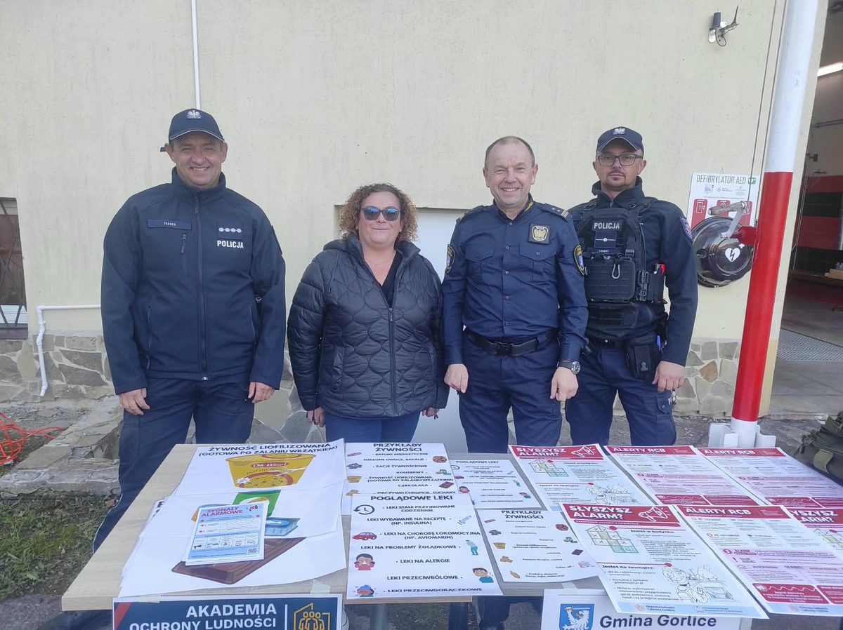 Policjanci z Gorlic udzielali porad bezpieczeństwa rodzinom