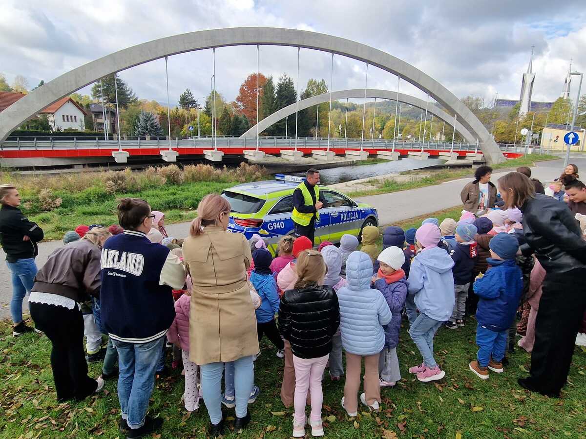 Policjanci z Limanowej uczą przedszkolaków bezpieczeństwa na drodze
