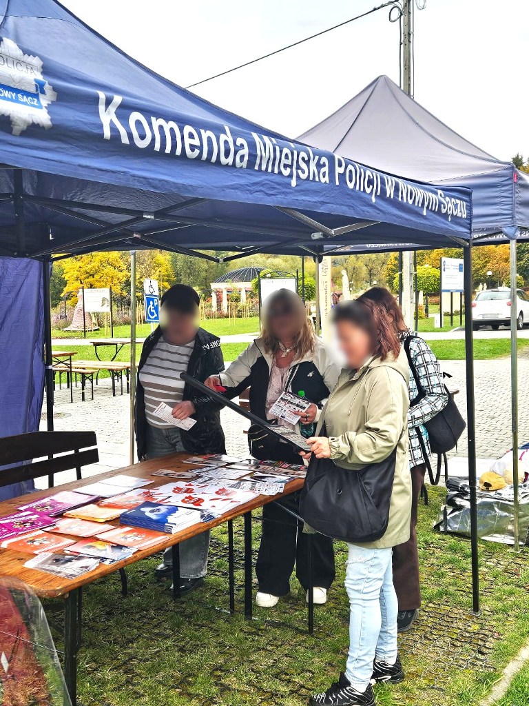 Policjanci z Muszyny udzielali porad o bezpieczeństwie na Maratonie RKO