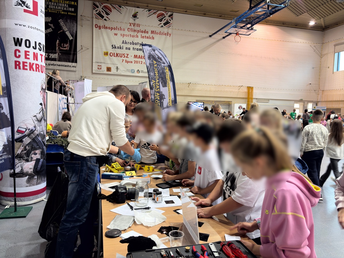 Policjanci z Olkusza uczyli dzieci bezpieczeństwa na festiwalu kariery