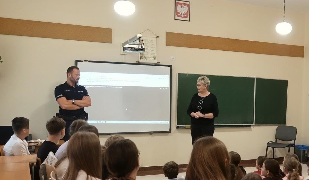 Policjanci z Sułkowic edukowali uczniów z Biertowic o bezpieczeństwie
