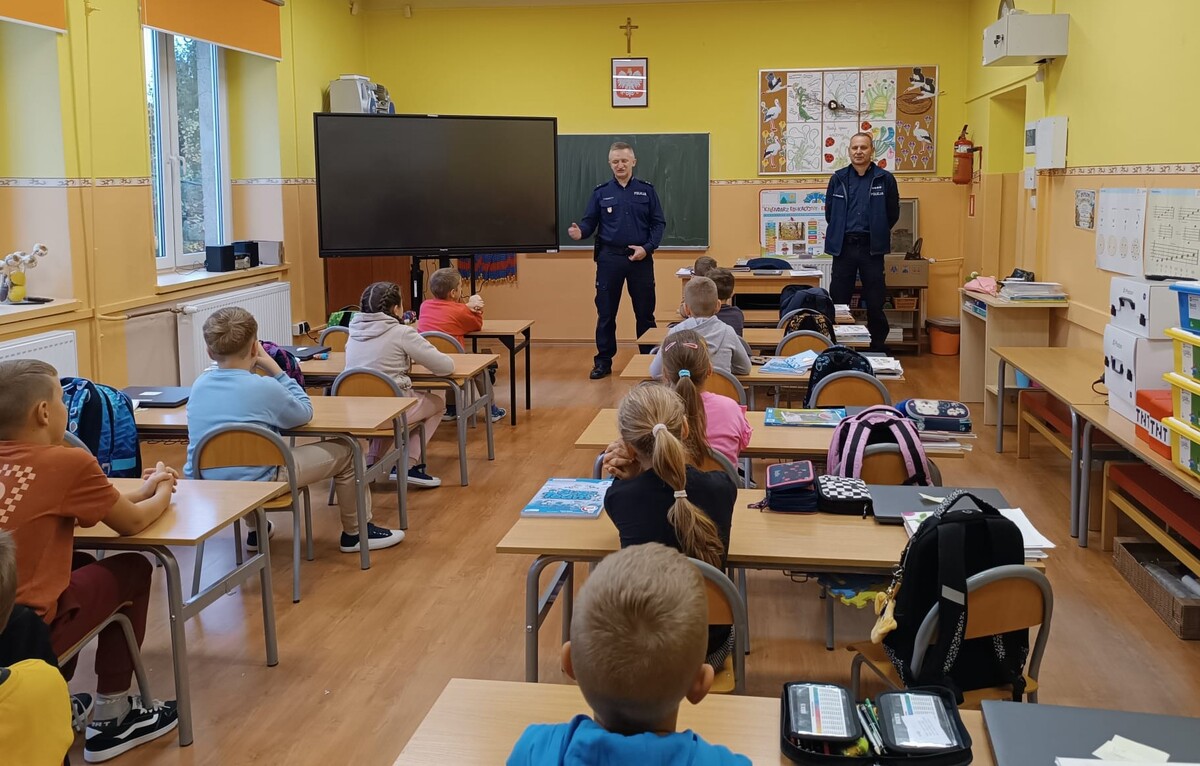 Policjanci z Zatoru uczą dzieci zasad bezpieczeństwa i walki z przemocą