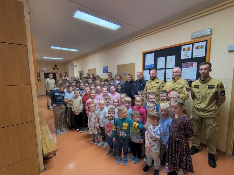 Policjant z Łapszów uczy dzieci o bezpieczeństwie. Spotkania w trzech szkołach