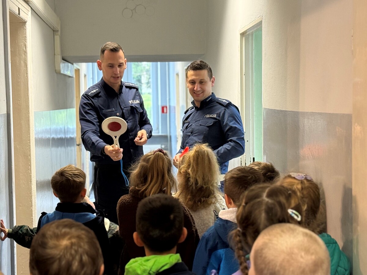Przedszkolaki poznały policję w Myślenicach