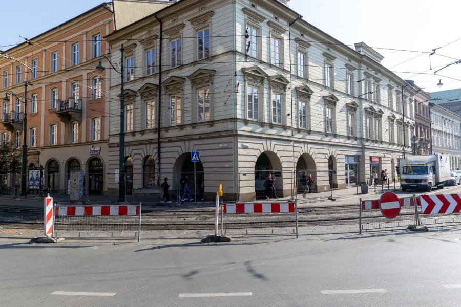 Remont torowiska przy Wawelu. Zmiany w ruchu i przejazdu tramwajów