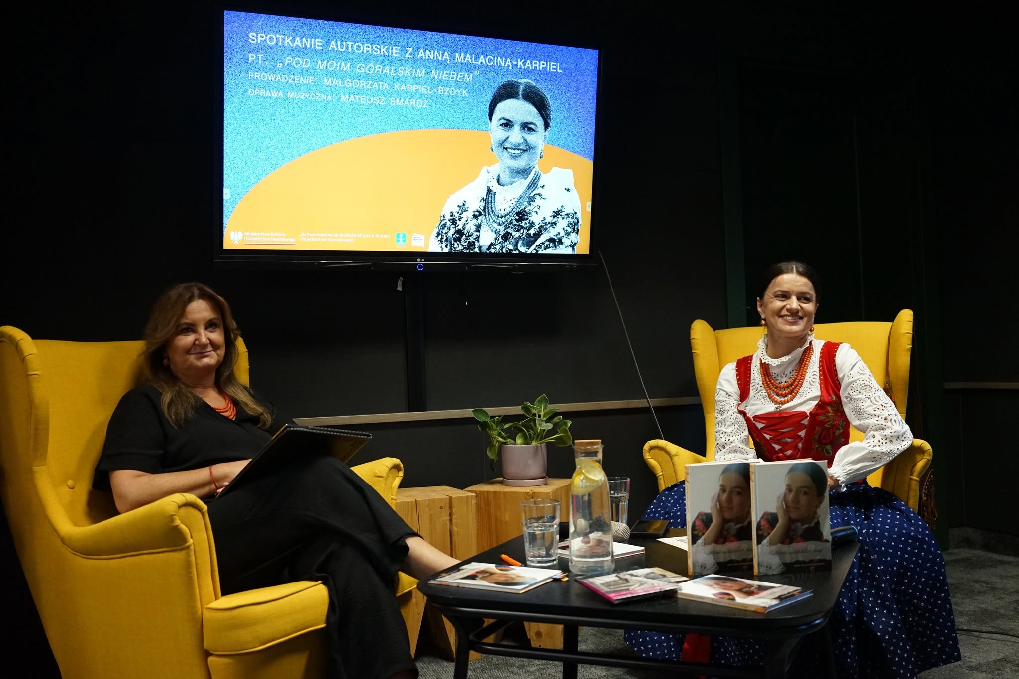 Spotkanie z poetką Anną Malaciną-Karpiel w zakopiańskiej bibliotece